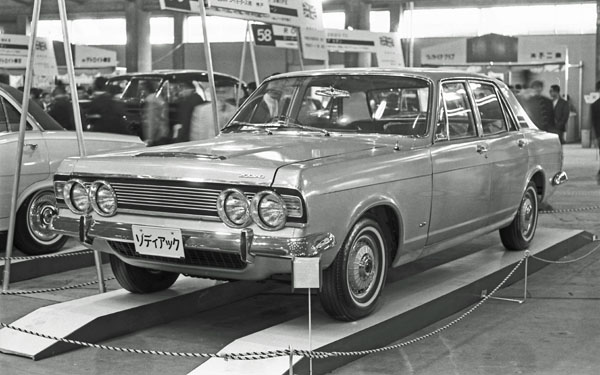 (19-4a)(175-20) 1967 Ford Zodiac MkⅣ 4dr Saloon.jpg